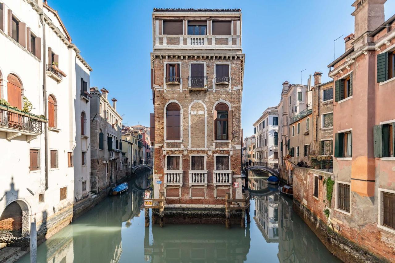 Apartment The Red Door Venedig
