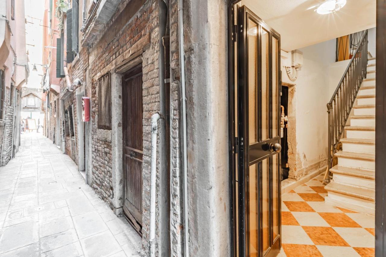 The Red Door * Venecia